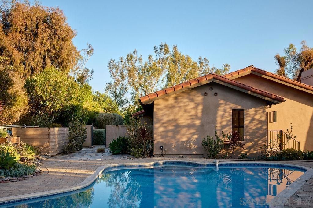 Image 6 of property listing at 17335 Via Del Bravo, Rancho Santa Fe, CA 92067