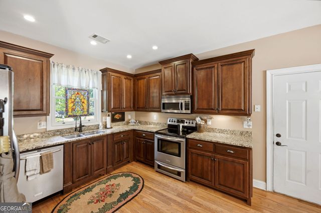 200 W Main Street, Forsyth, GA 31029