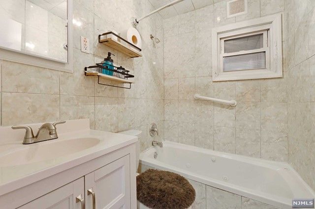 35 Florence Place, Elmwood Park, NJ 07407