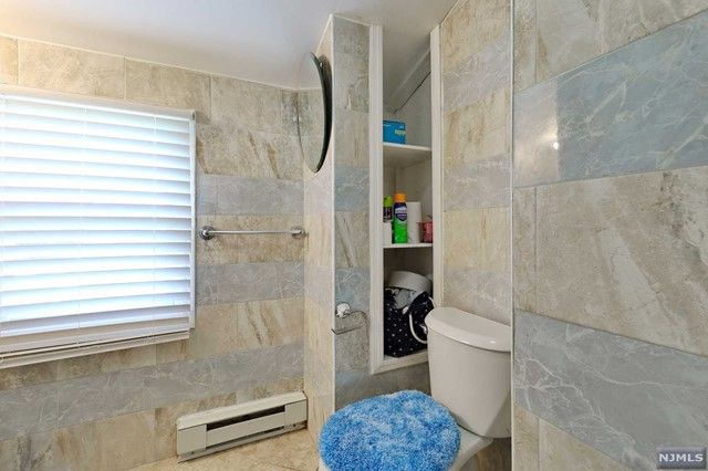 35 Florence Place, Elmwood Park, NJ 07407