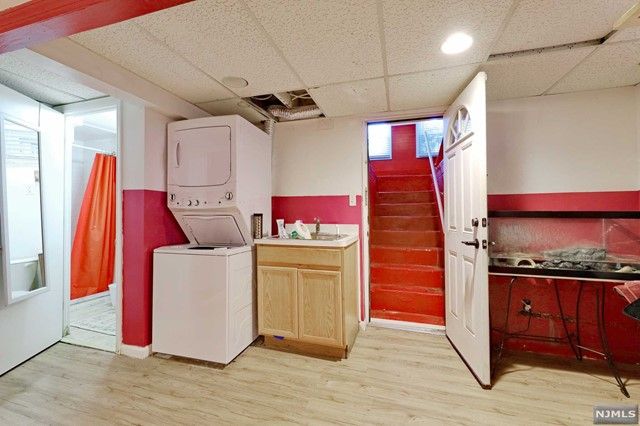 35 Florence Place, Elmwood Park, NJ 07407