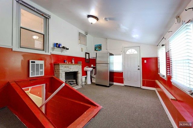 35 Florence Place, Elmwood Park, NJ 07407