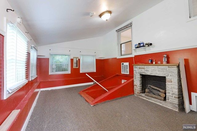35 Florence Place, Elmwood Park, NJ 07407