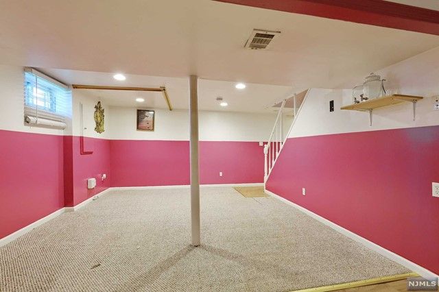 35 Florence Place, Elmwood Park, NJ 07407