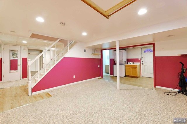35 Florence Place, Elmwood Park, NJ 07407