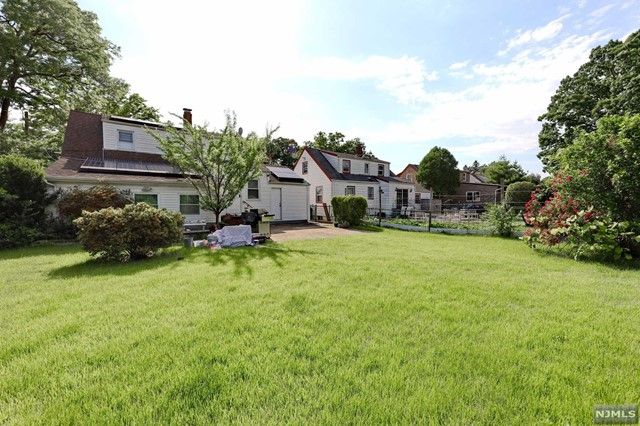 35 Florence Place, Elmwood Park, NJ 07407