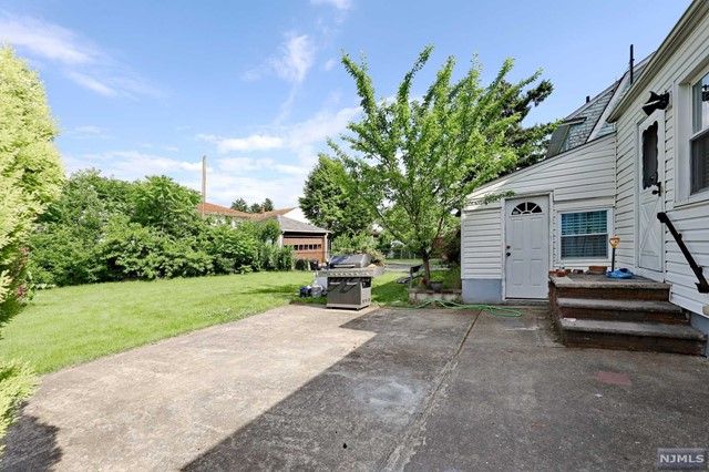 35 Florence Place, Elmwood Park, NJ 07407