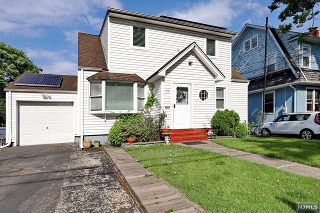 35 Florence Place, Elmwood Park, NJ 07407