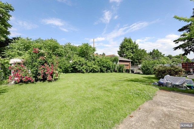 35 Florence Place, Elmwood Park, NJ 07407