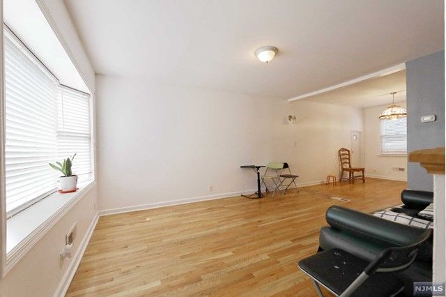 35 Florence Place, Elmwood Park, NJ 07407