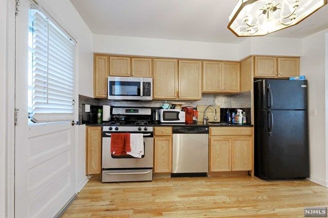 35 Florence Place, Elmwood Park, NJ 07407