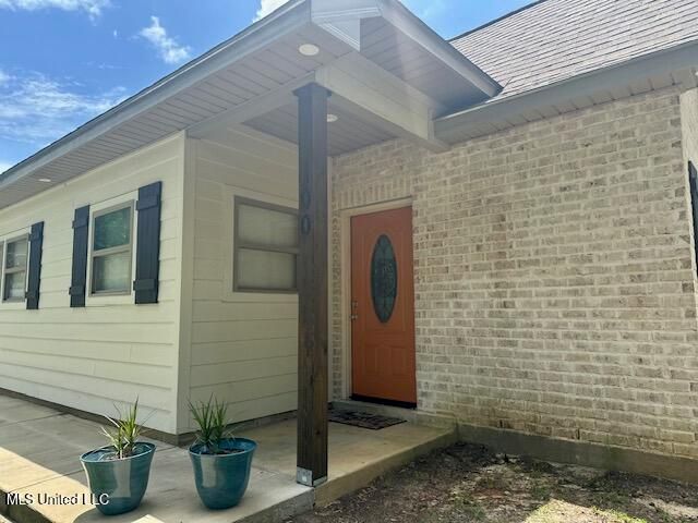 100 S Loftin Street, Picayune, MS 39466