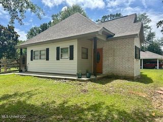 100 S Loftin Street, Picayune, MS 39466