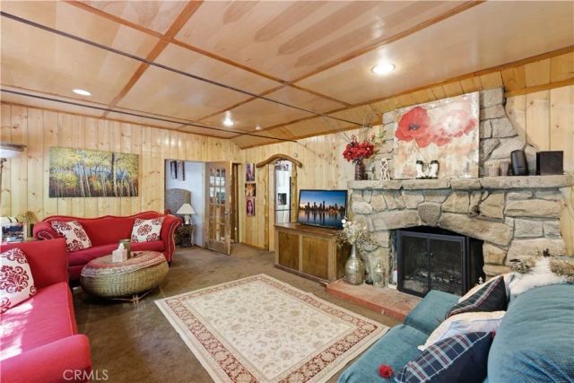 815 Cottage Grove, Lake Arrowhead, CA 92352