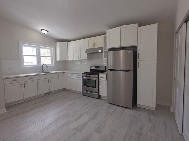 306 Brierhill Drive, Round Lake Park, IL 60073