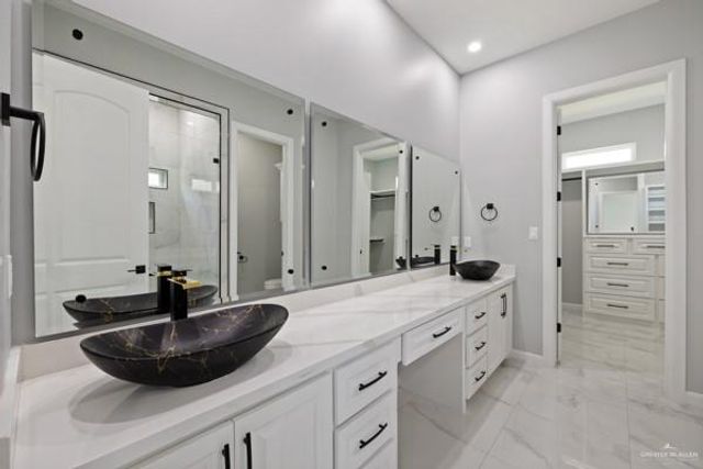 8027 N 48th Lane, Mcallen, TX 78504