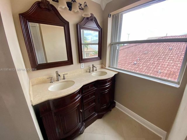 13851 SW 38th Ln, Miami, FL 33175