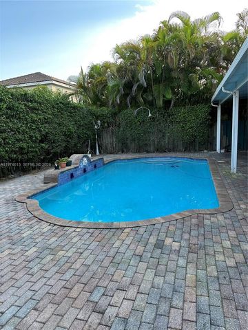 13851 SW 38th Ln, Miami, FL 33175