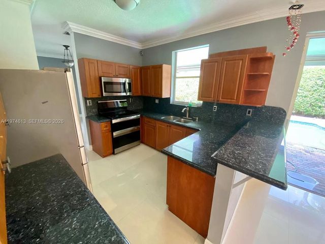 13851 SW 38th Ln, Miami, FL 33175