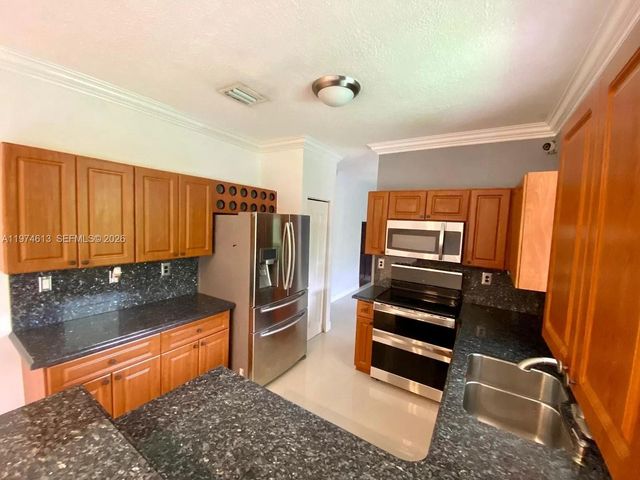 13851 SW 38th Ln, Miami, FL 33175