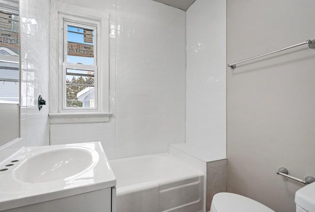 1409 S 10TH STREET, Manitowoc, WI 54220