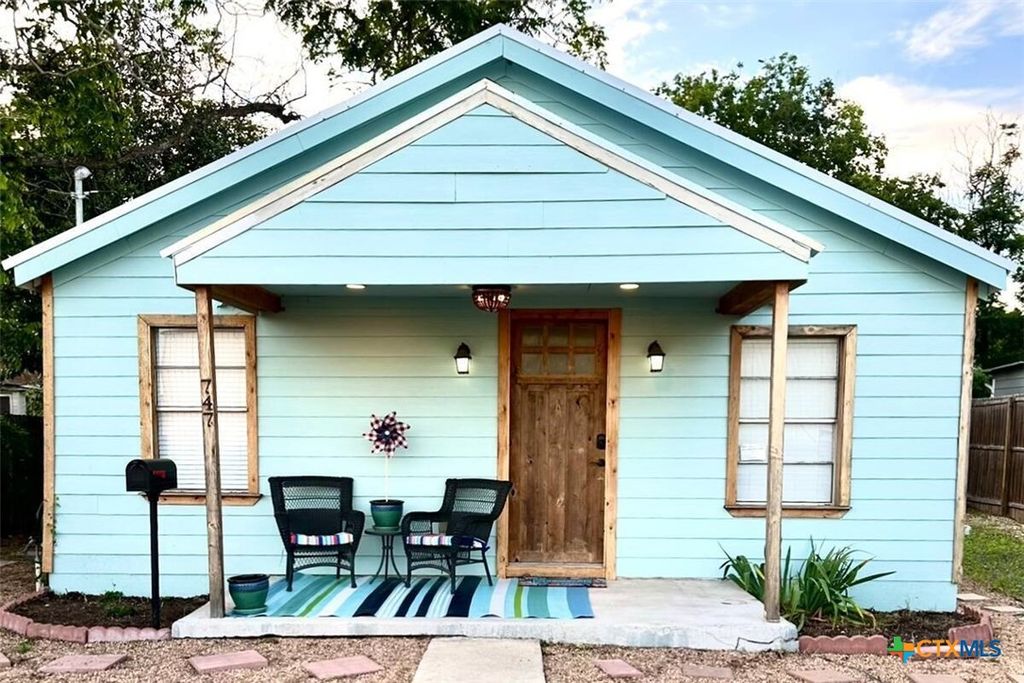 747 Oasis Street, New Braunfels, TX 78130