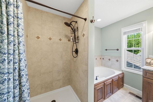 6527 Sir Francis Cove, Fort Wayne, IN 46835