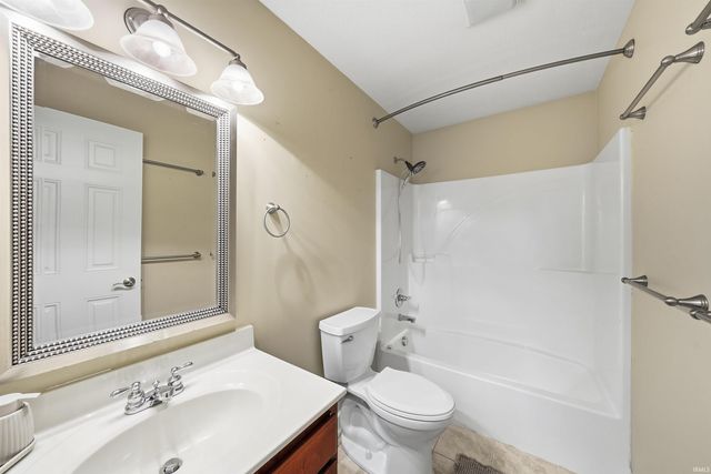 6527 Sir Francis Cove, Fort Wayne, IN 46835