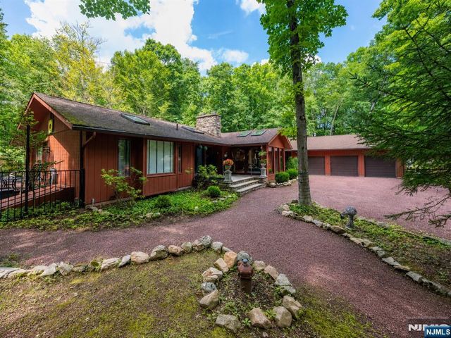111 Ballantine Road, Andover Twsp, NJ 07821