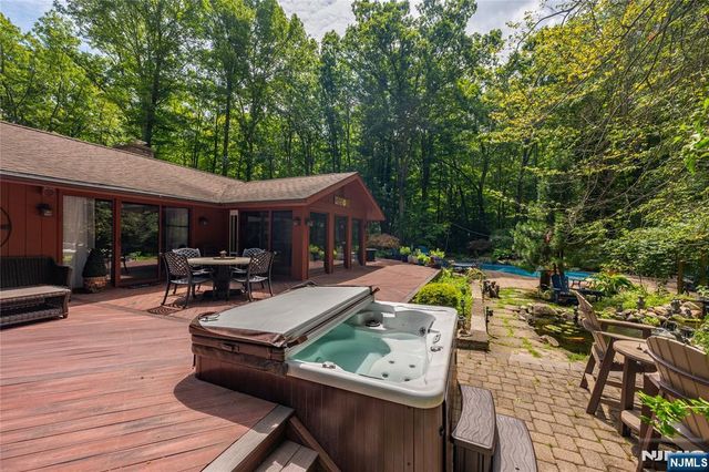 111 Ballantine Road, Andover Twsp, NJ 07821
