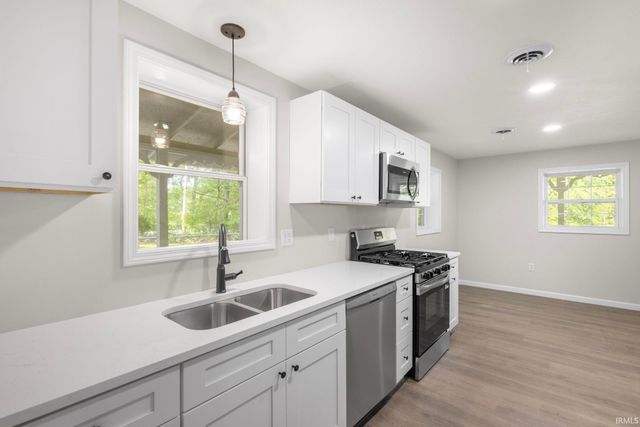61980 Mayflower Road, South Bend, IN 46614