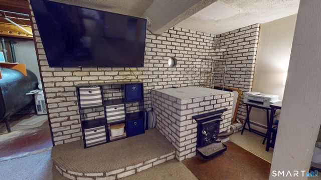 9 Lynn Avenue, Plymouth, CT 06786