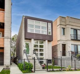 2423 W Erie Street, Chicago, IL 60612