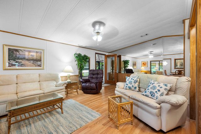 7894 SE Saratoga Drive E, Hobe Sound, FL 33455