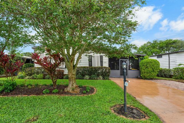 7894 SE Saratoga Drive E, Hobe Sound, FL 33455