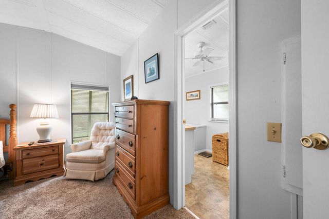 7894 SE Saratoga Drive E, Hobe Sound, FL 33455