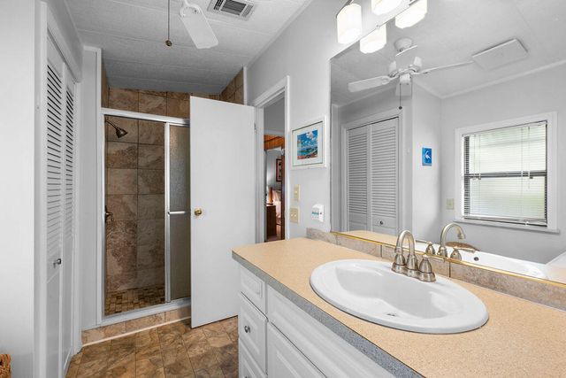 7894 SE Saratoga Drive E, Hobe Sound, FL 33455