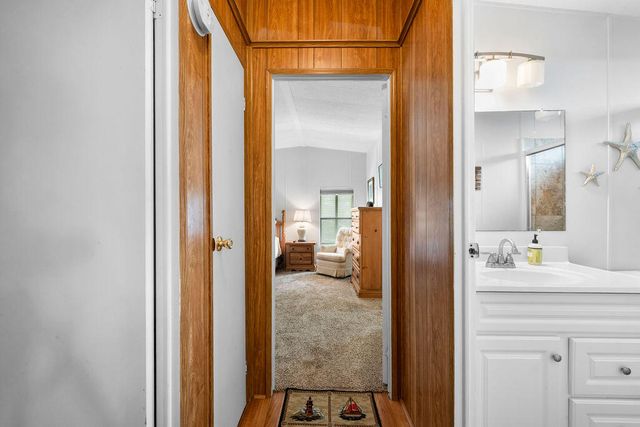 7894 SE Saratoga Drive E, Hobe Sound, FL 33455