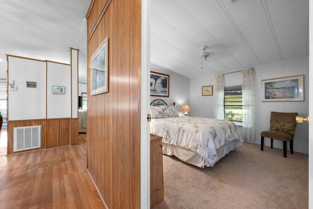 7894 SE Saratoga Drive E, Hobe Sound, FL 33455