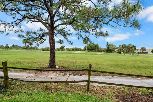 7894 SE Saratoga Drive E, Hobe Sound, FL 33455