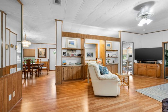 7894 SE Saratoga Drive E, Hobe Sound, FL 33455