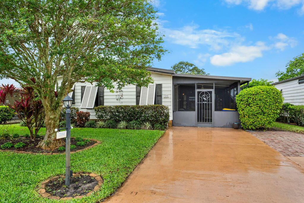 7894 SE Saratoga Drive E, Hobe Sound, FL 33455