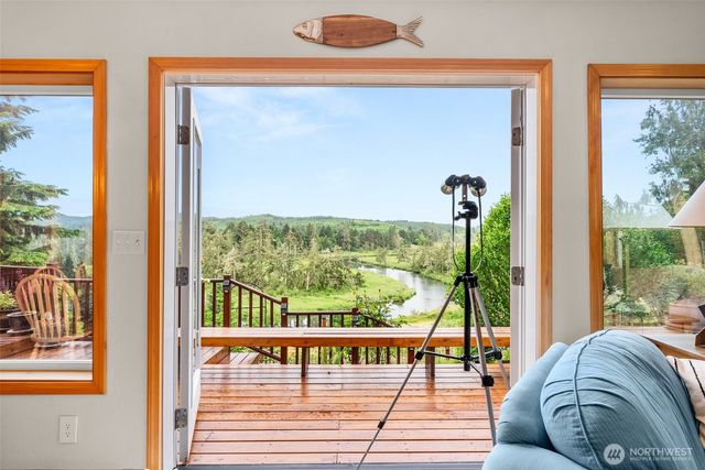 1508 Bloomhardt Road, Raymond, WA 98577