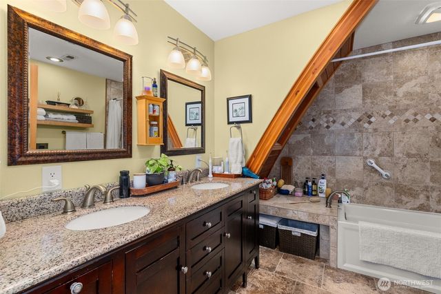 1508 Bloomhardt Road, Raymond, WA 98577