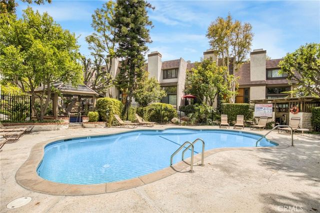 9000 Vanalden, Northridge, CA 91324