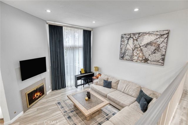 9000 Vanalden, Northridge, CA 91324