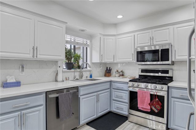 9000 Vanalden, Northridge, CA 91324