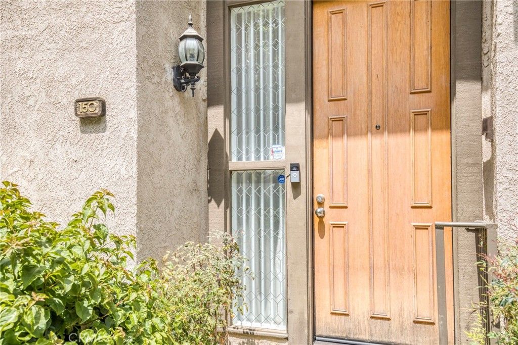 Image 1 of property listing at 9000 Vanalden, Northridge, CA 91324
