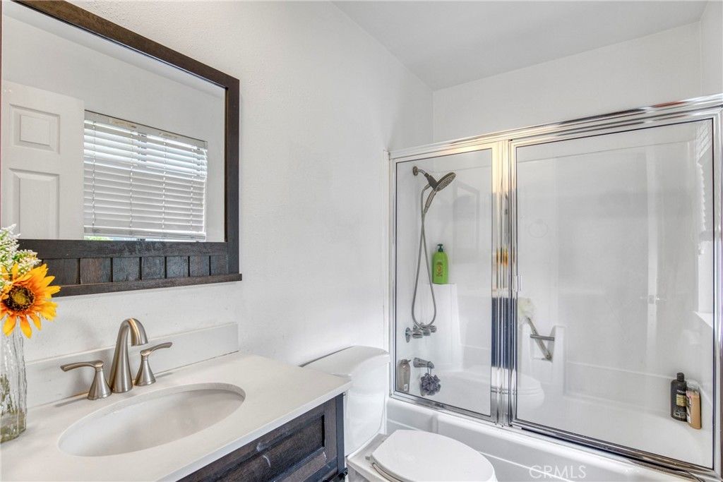 Image 15 of property listing at 9000 Vanalden, Northridge, CA 91324