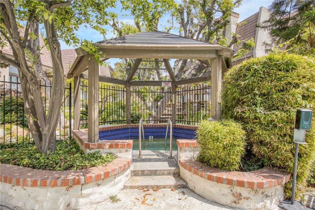 Image 18 of property listing at 9000 Vanalden, Northridge, CA 91324